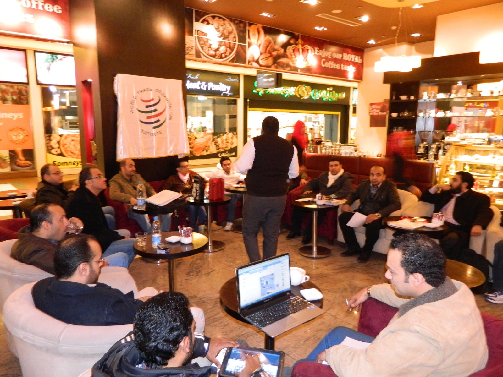 تدريب عملى لطلاب دورة التسويق- معهد منظمة التجارة العالمية 